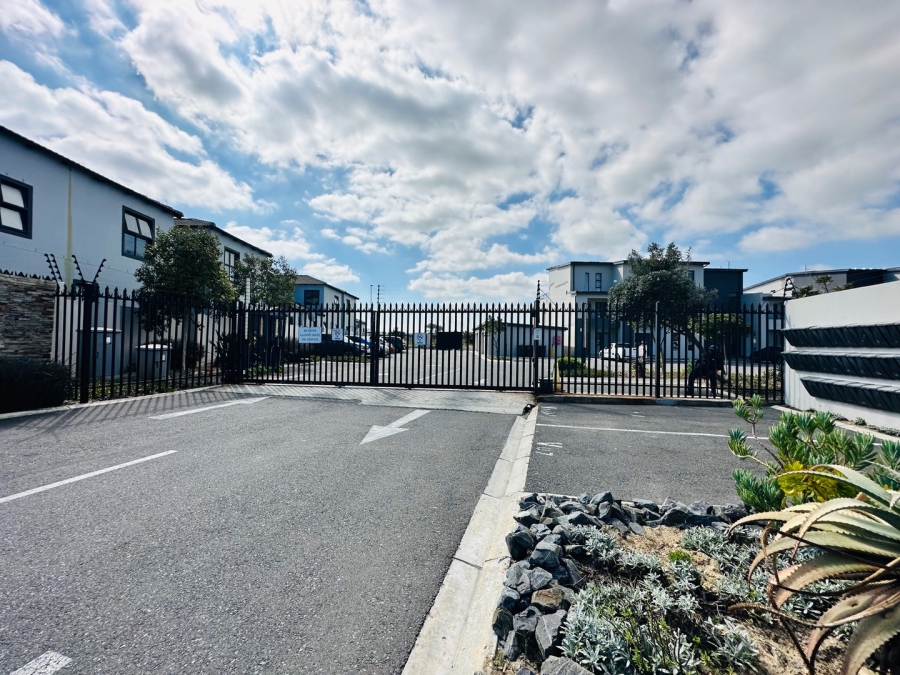 2 Bedroom Property for Sale in Parklands North Western Cape